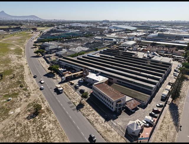 2,900M² WAREHOUSE TO LET IN EPPING INDUSTRIAL