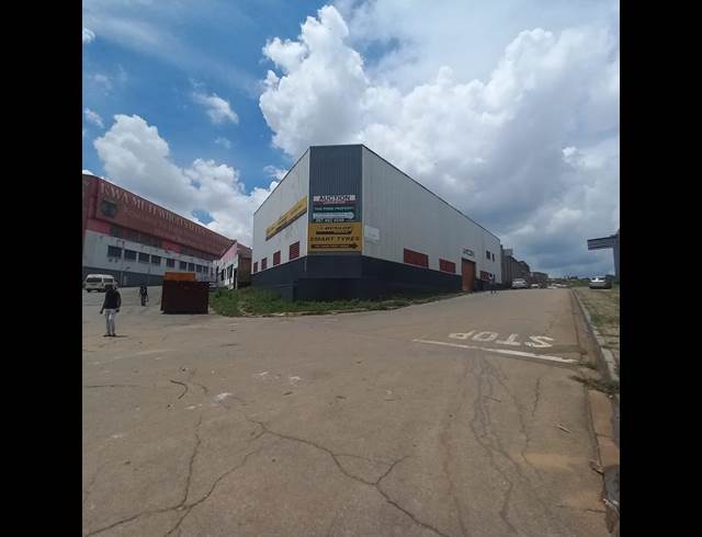 818M² WAREHOUSE TO LET IN CITY WEST
