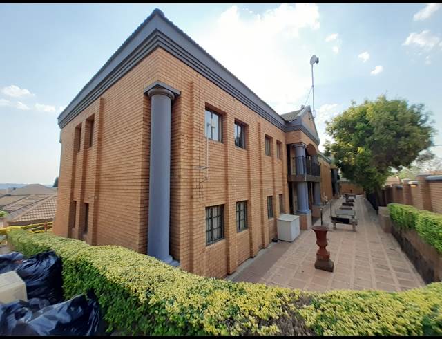 130M² OFFICE TO LET IN DIE HOEWES