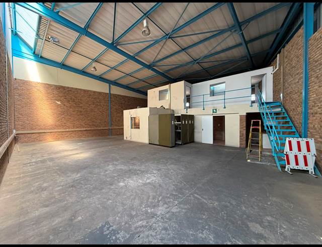 285M² WAREHOUSE TO LET IN LASER PARK