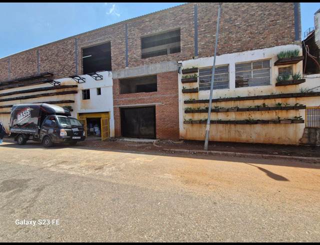 500M² WAREHOUSE TO LET IN NEWTOWN