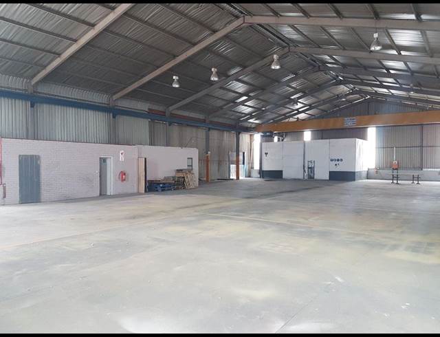880M² WAREHOUSE TO LET IN SPARTAN