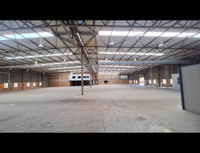 2,700M² FACTORY TO LET IN STORMILL