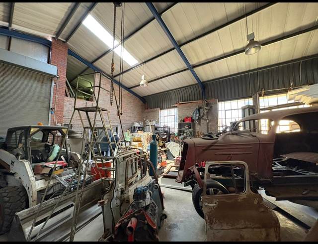 412M² WAREHOUSE TO LET IN STRAND CENTRAL