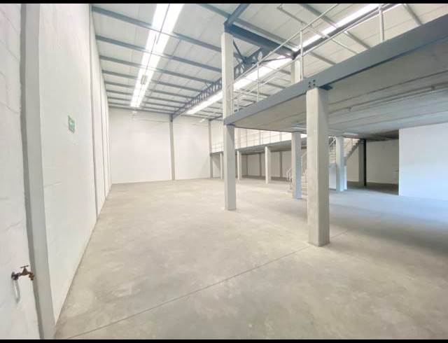 608M² WAREHOUSE TO LET IN STIKLAND INDUSTRIAL