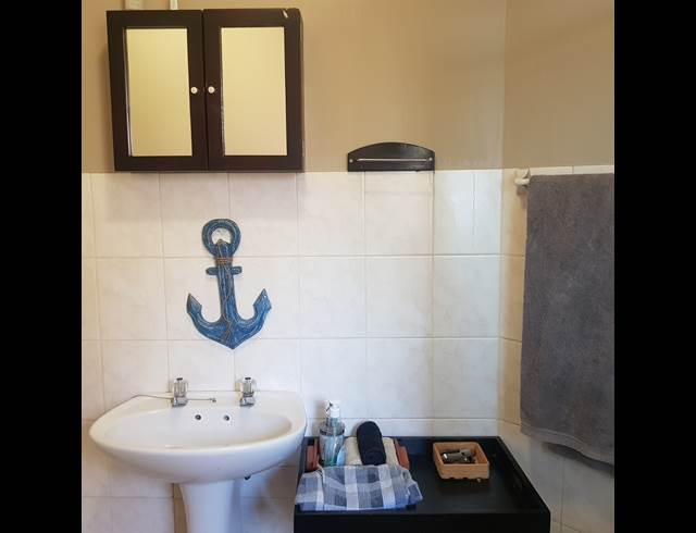 2 bed property to rent in LANGENHOVEN PARK