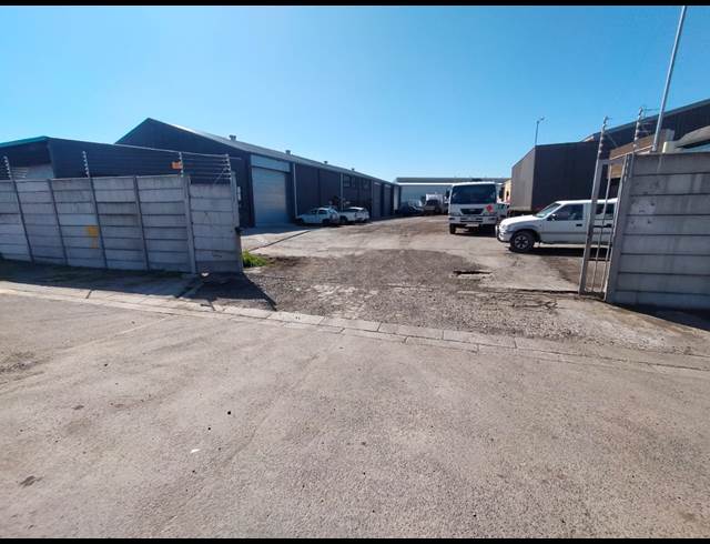 450M² WAREHOUSE RENTED IN TRIANGLE FARM