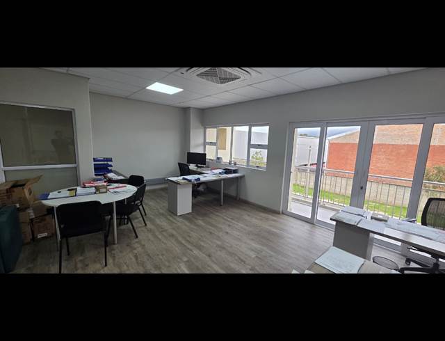 133M² WAREHOUSE TO LET IN BOSCHENMEER GOLF & COUNTRY ESTATE