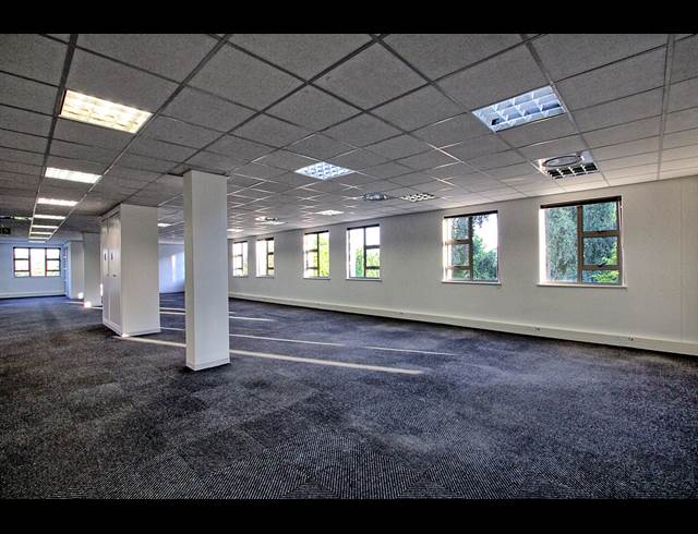712.90M² OFFICE TO LET IN BRYANSTON