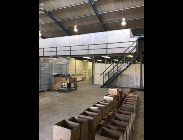 1,004M² WAREHOUSE TO LET IN THORNTON
