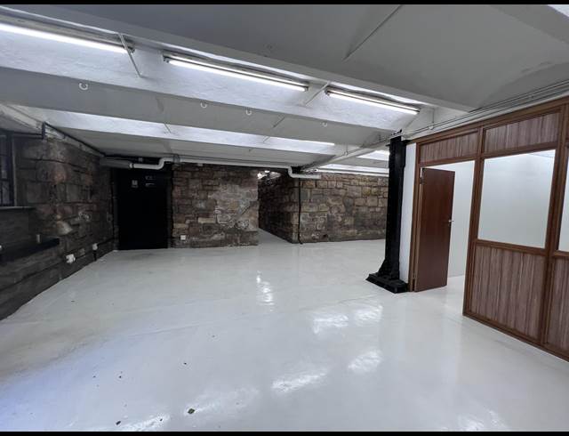 152M² OFFICE TO LET IN WOODSTOCK