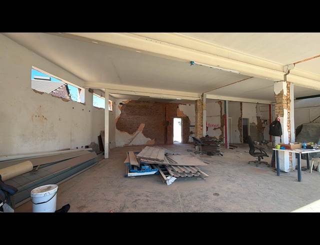 330M² WAREHOUSE TO LET IN EASTLEIGH
