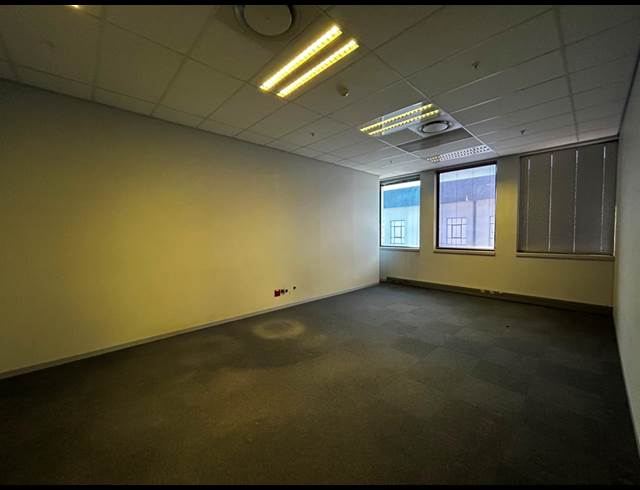 2,420.47M² RETAIL TO LET IN EASTGATE
