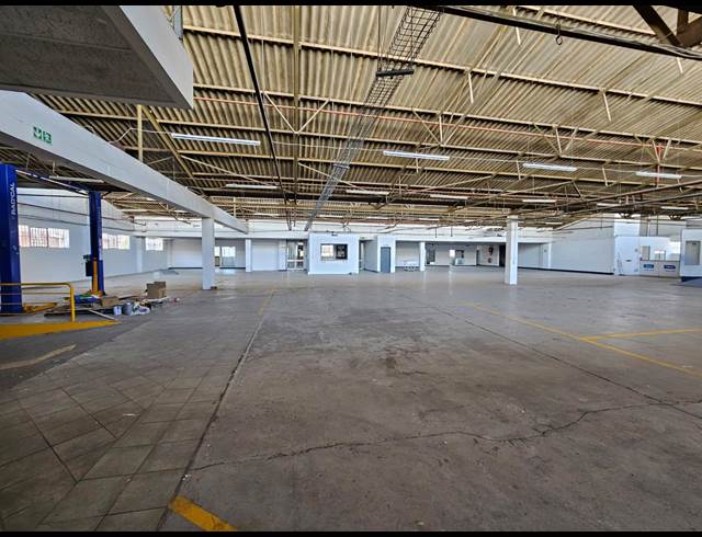 1,800M² WAREHOUSE TO LET IN STEELEDALE