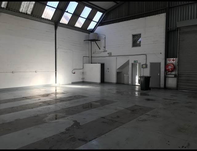275M² MINI FACTORY RENTED IN EPPING INDUSTRIAL