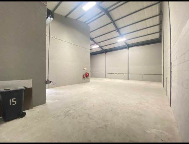 302M² WAREHOUSE TO LET IN STIKLAND INDUSTRIAL