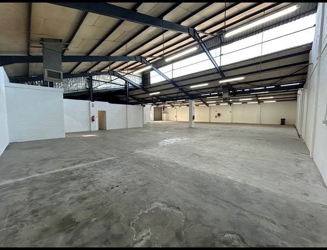 925M² WAREHOUSE TO LET IN PAROW INDUSTRIAL