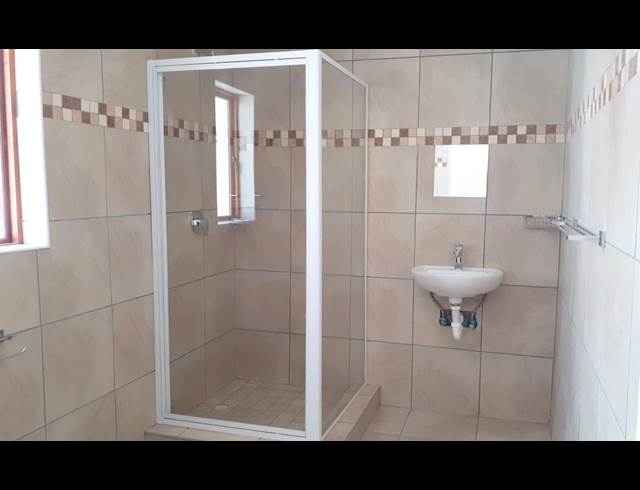 4 bed property to rent in WOODSTOCK