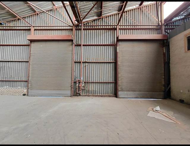 1,100M² WAREHOUSE TO LET IN CLAYVILLE