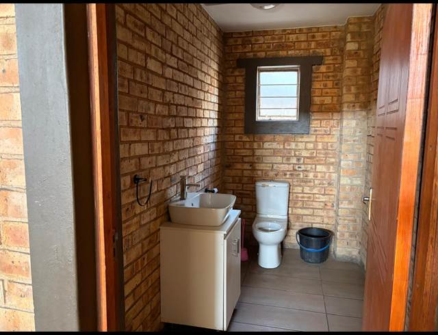 270M² WAREHOUSE TO LET IN WEST TURFFONTEIN