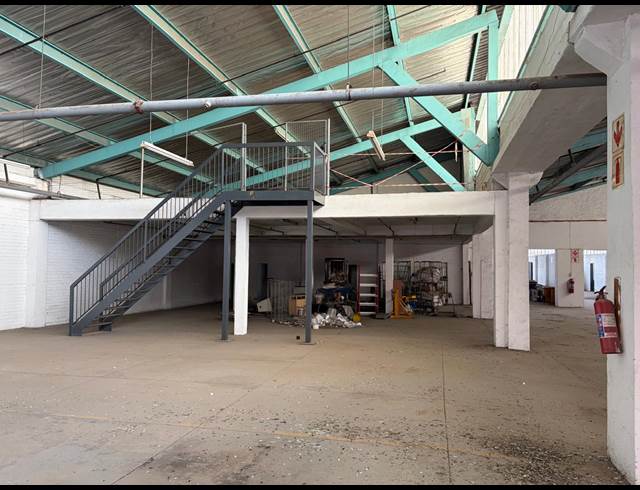 1,125M² WAREHOUSE TO LET IN STEELEDALE