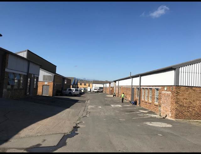 255M² WAREHOUSE TO LET IN STIKLAND INDUSTRIAL
