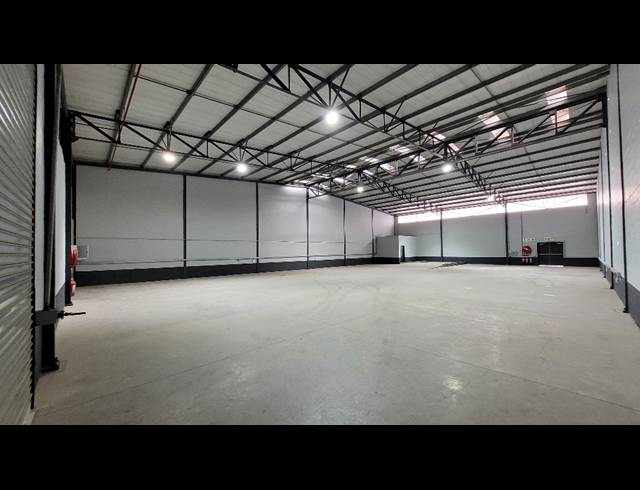 590M² WAREHOUSE TO LET IN ATLANTIC HILLS