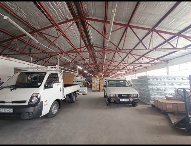 1,061M² WAREHOUSE TO LET IN PINETOWN CENTRAL