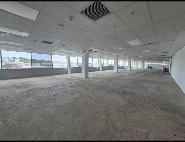 1,752M² OFFICE TO LET IN SANDHURST