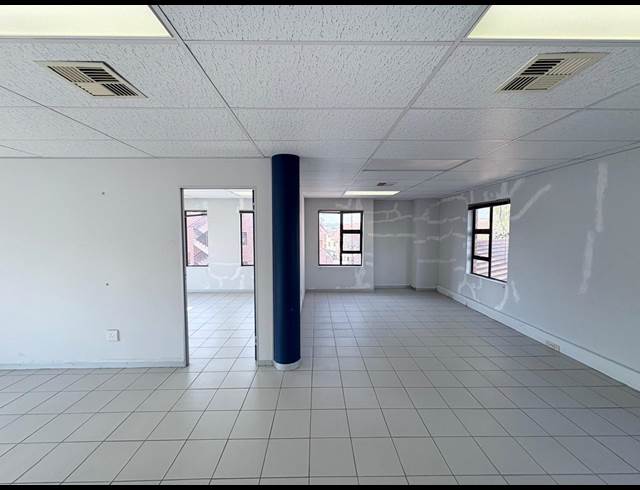145M² OFFICE TO LET IN FOURWAYS
