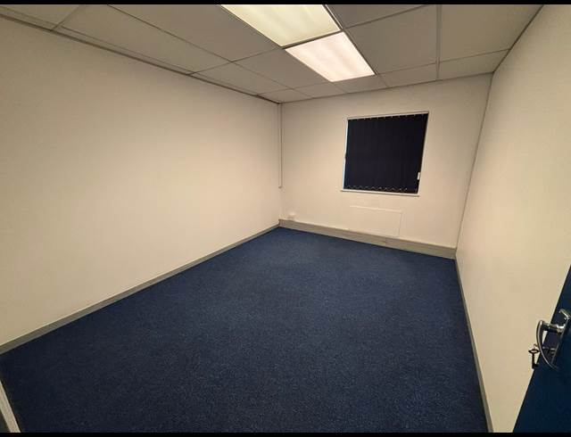100M² OFFICE TO LET IN EPPING INDUSTRIAL