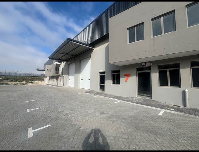700M² WAREHOUSE TO LET IN BELLVILLE SOUTH INDUSTRIA
