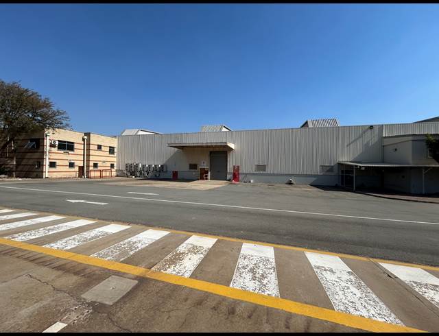 11,747M² WAREHOUSE TO LET IN HALFWAY HOUSE