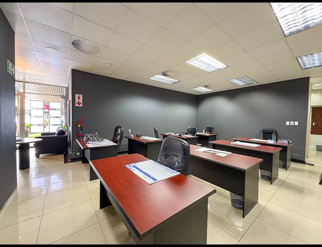 135M² OFFICE TO LET IN UMHLANGA CENTRAL