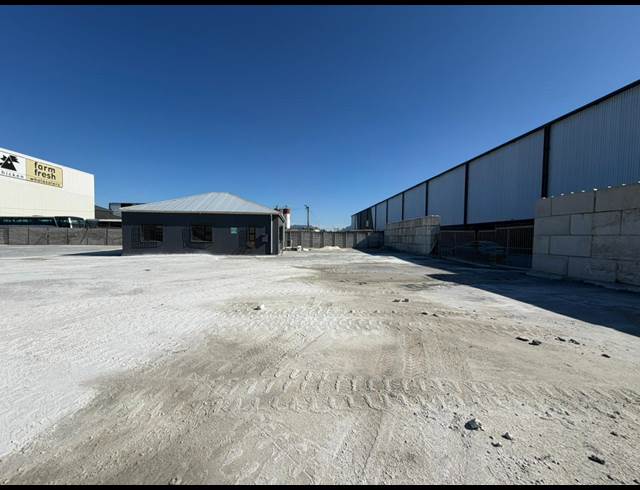 3,164M² INDUSTRIAL YARD TO LET IN WETTON