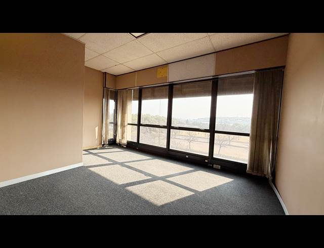 877M² OFFICE TO LET IN ALRODE
