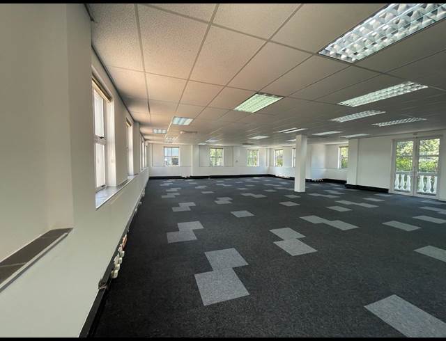 279M² OFFICE TO LET IN LYME PARK