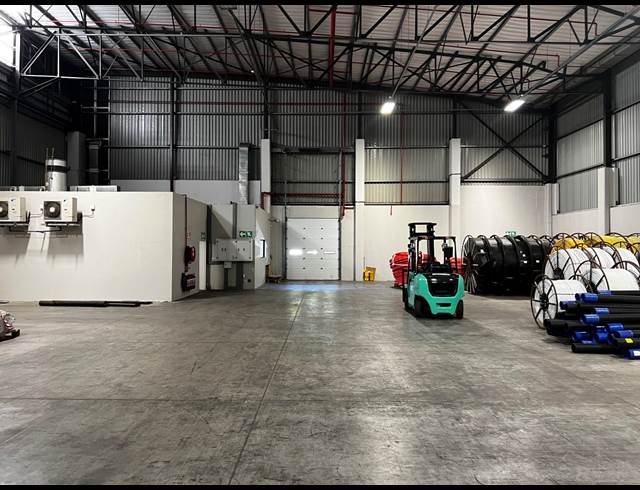 1,154M² FACTORY TO LET IN AIRPORT INDUSTRIA