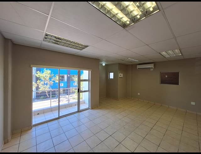 404M² WAREHOUSE TO LET IN LANSERIA