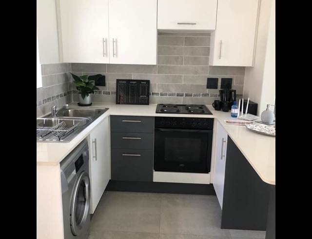 2 bed property to rent in RAVENSWOOD