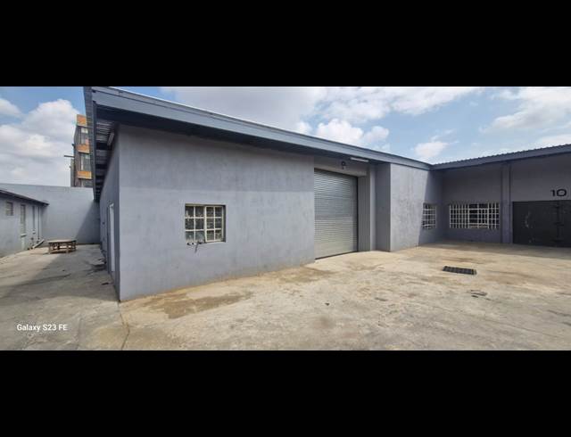 705M² WAREHOUSE TO LET IN STAFFORD
