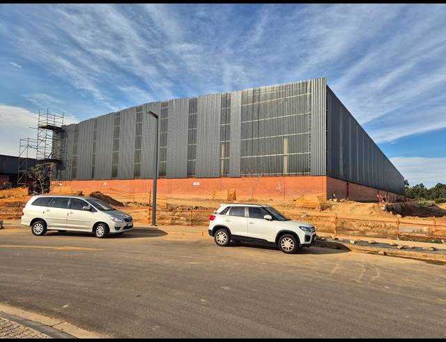 1,100M² WAREHOUSE TO LET IN GOSFORTH PARK