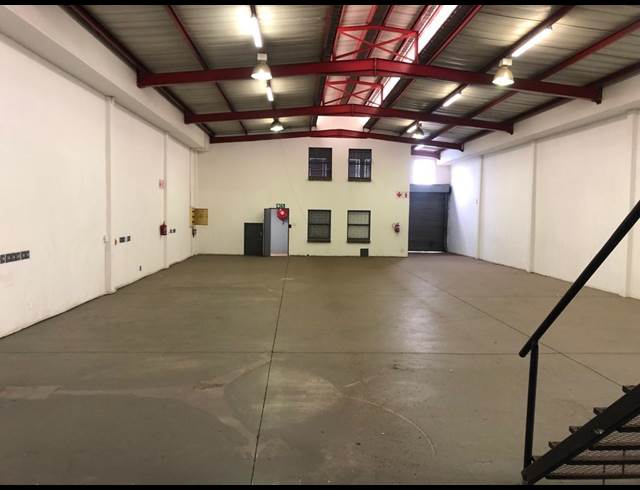 389M² WAREHOUSE RENTED IN SILVERTONDALE