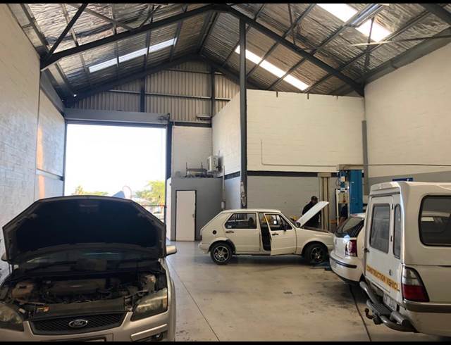 350M² WAREHOUSE RENTED IN SAXENBURG PARK 1