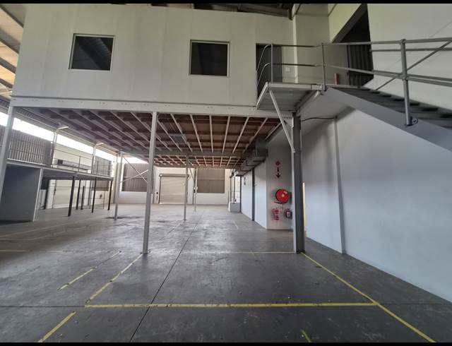 1,016M² WAREHOUSE TO LET IN HALFWAY HOUSE