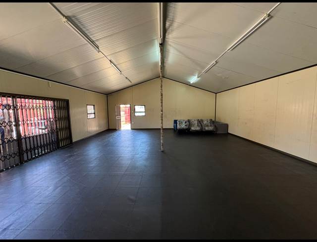 99M² WAREHOUSE TO LET IN AMALGAM