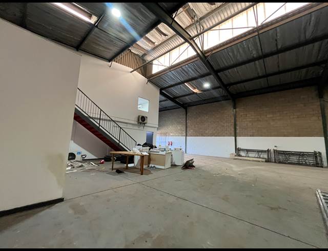 331M² WAREHOUSE TO LET IN MEADOWDALE