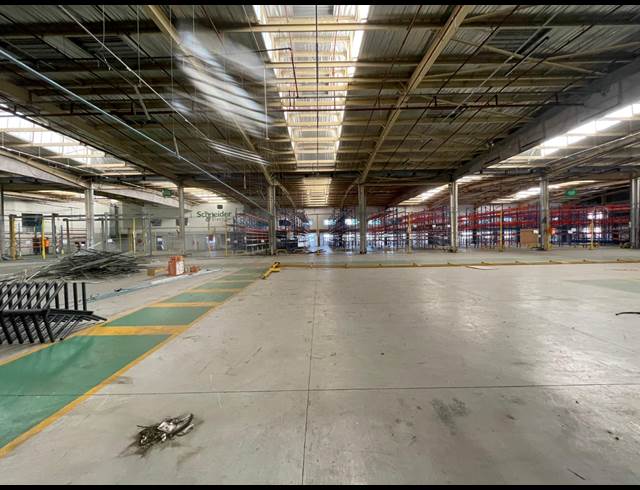 11,925M² WAREHOUSE TO LET IN HALFWAY HOUSE