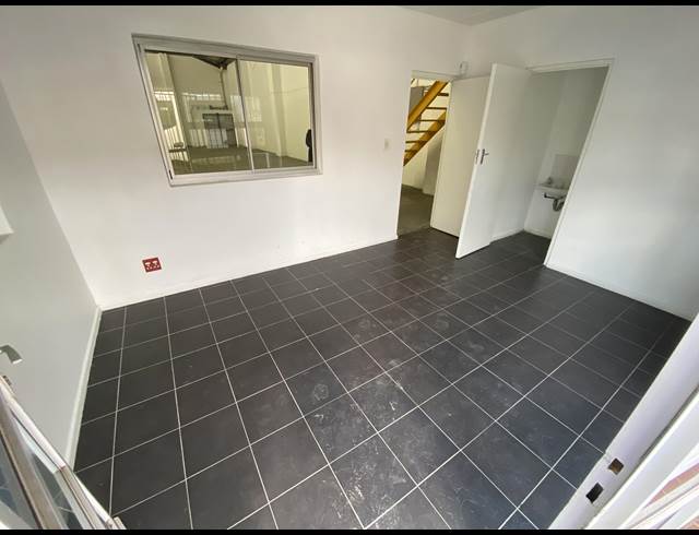 284M² WAREHOUSE RENTED IN MAITLAND