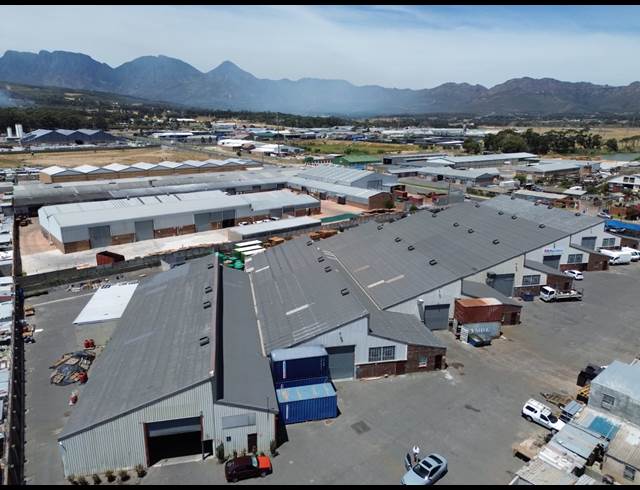 1,534M² WAREHOUSE TO LET IN BROADLANDS